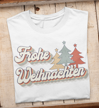 Lade das Bild in den Galerie-Viewer, FROHE WEIHNACHTEN RETROSTYLE  - DAMEN PREMIUMSHIRT
